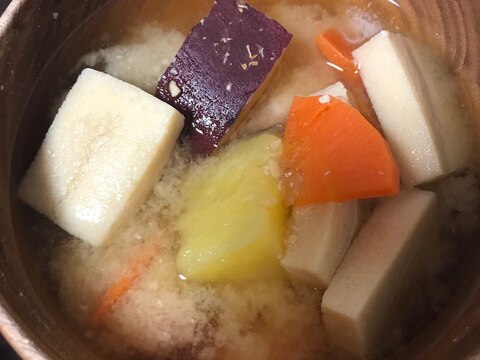 高野豆腐とさつまいものお味噌汁